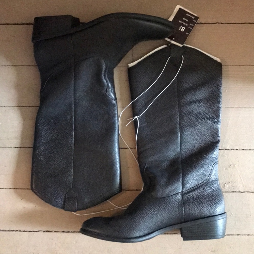 NWT women’s black boots